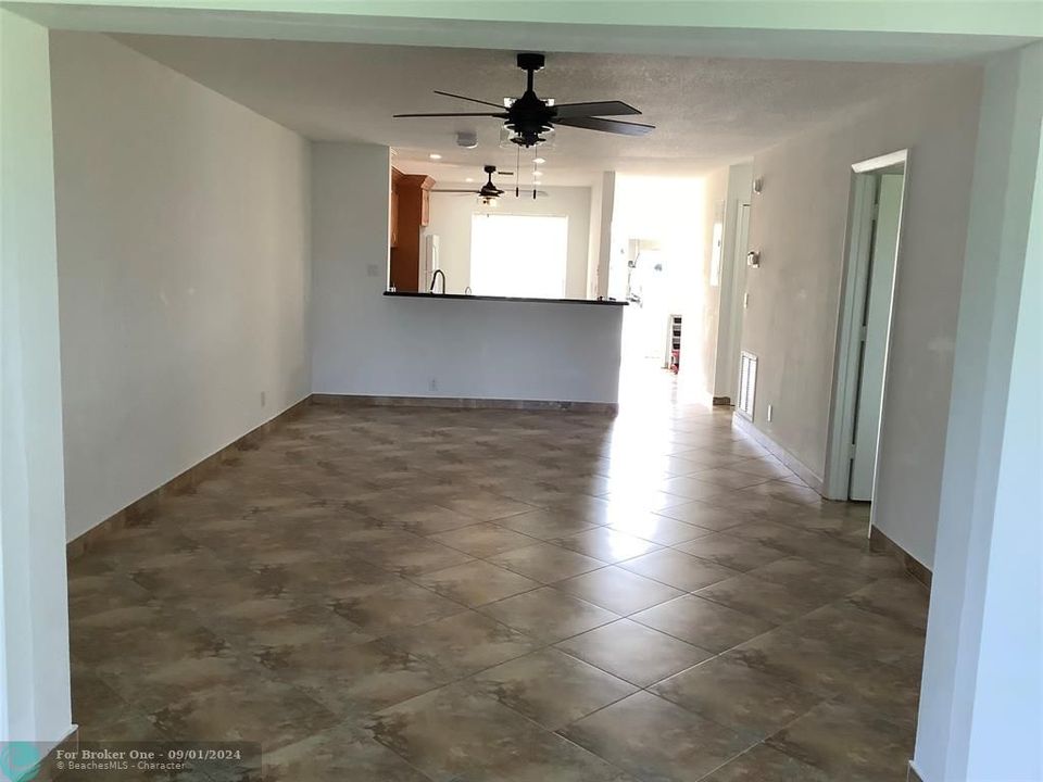 For Rent: $2,200 (2 beds, 2 baths, 1148 Square Feet)