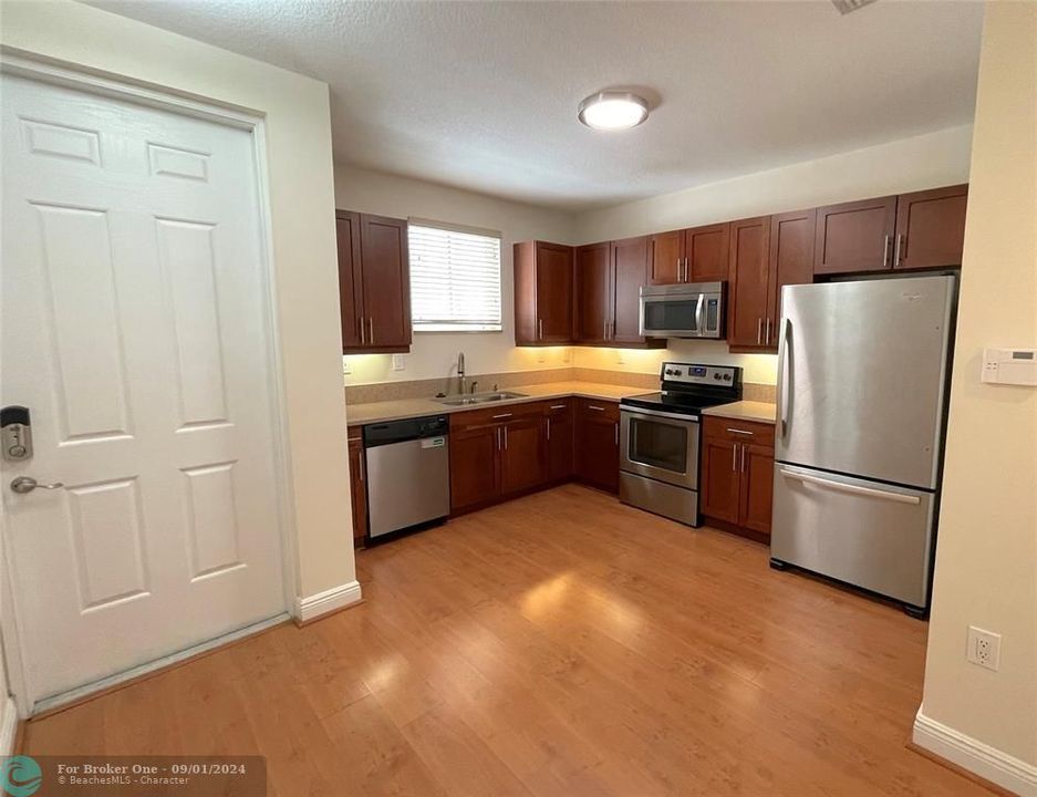 For Rent: $2,900 (2 beds, 2 baths, 1680 Square Feet)