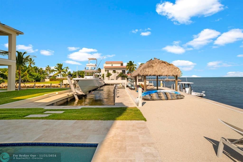 For Sale: $12,500,000 (6 beds, 7 baths, 7160 Square Feet)