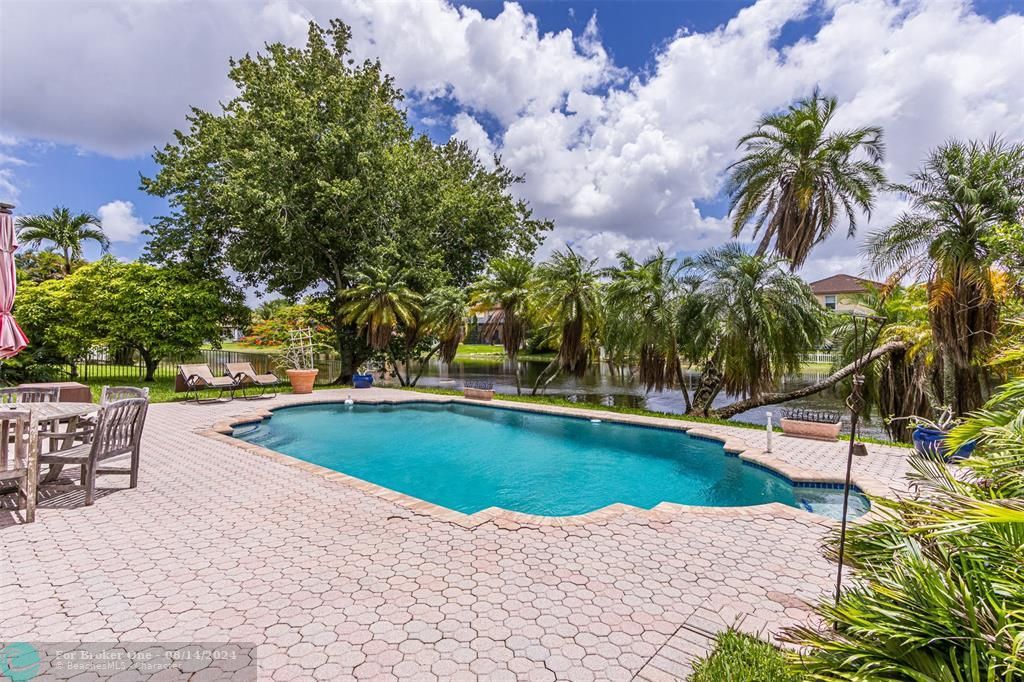 For Sale: $999,500 (5 beds, 3 baths, 3355 Square Feet)