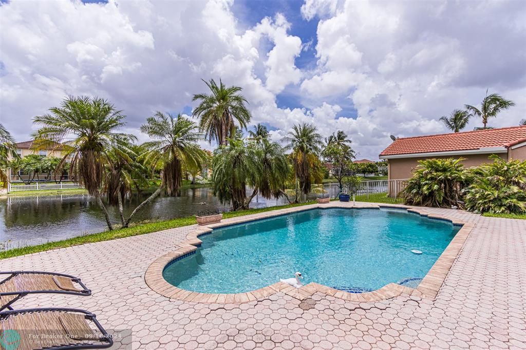 For Sale: $999,500 (5 beds, 3 baths, 3355 Square Feet)