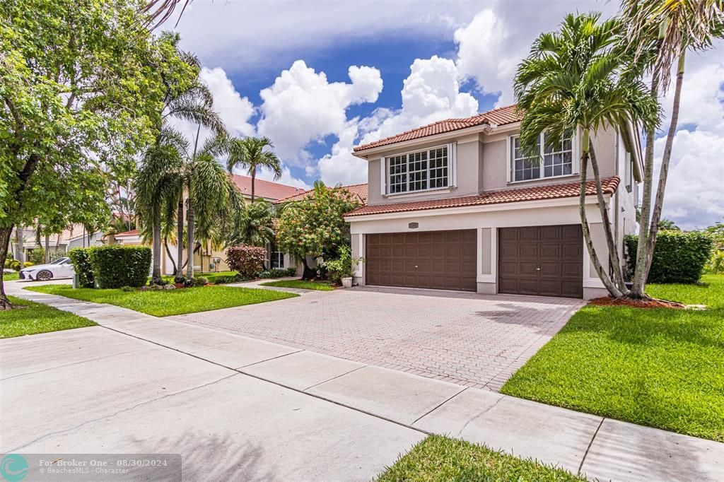 For Sale: $999,500 (5 beds, 3 baths, 3355 Square Feet)