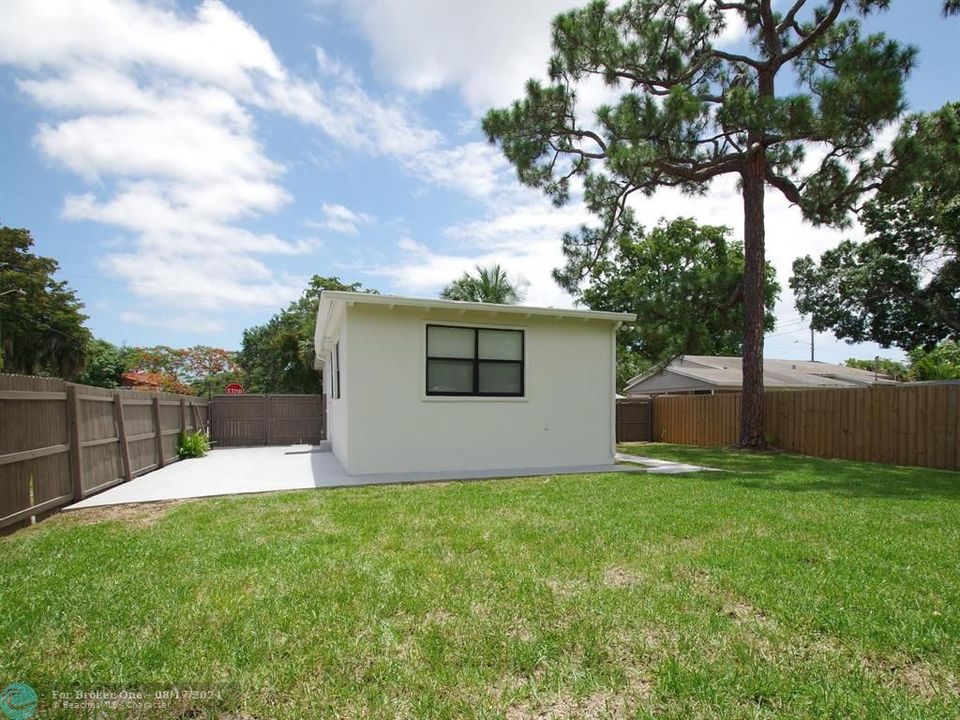 For Sale: $515,000 (4 beds, 2 baths, 1289 Square Feet)