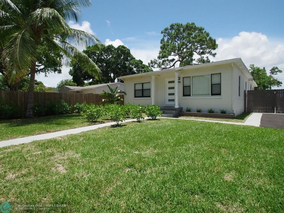 For Sale: $515,000 (4 beds, 2 baths, 1289 Square Feet)