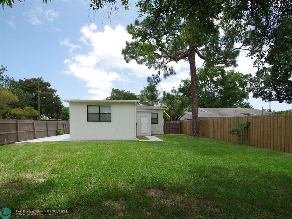 For Sale: $515,000 (4 beds, 2 baths, 1289 Square Feet)