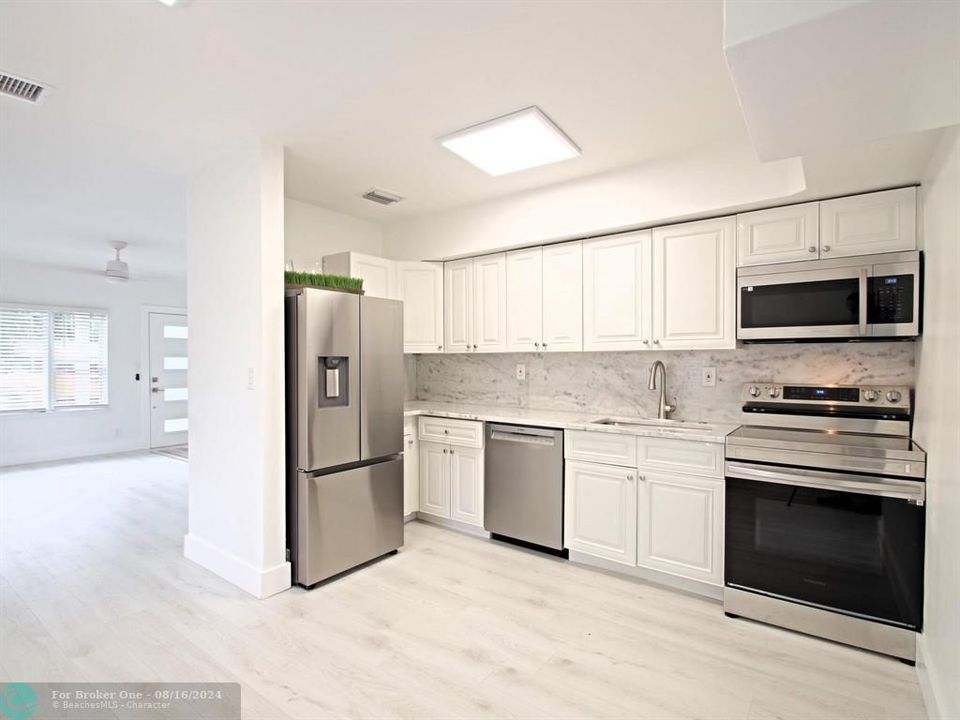 For Sale: $515,000 (4 beds, 2 baths, 1289 Square Feet)