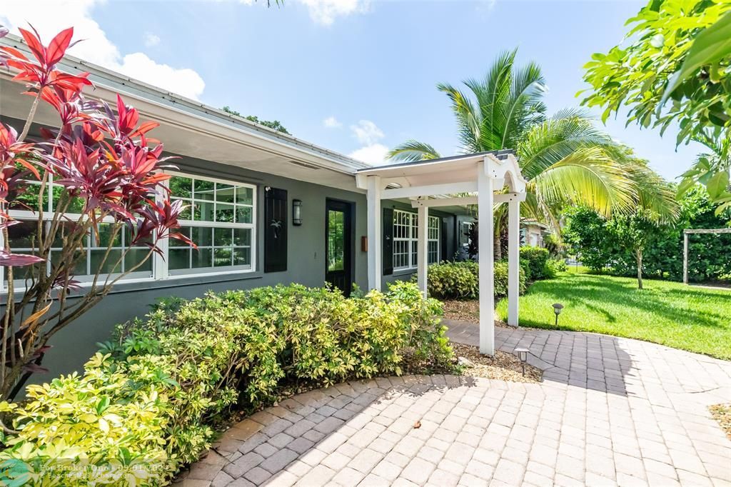 For Sale: $1,390,000 (4 beds, 2 baths, 2645 Square Feet)