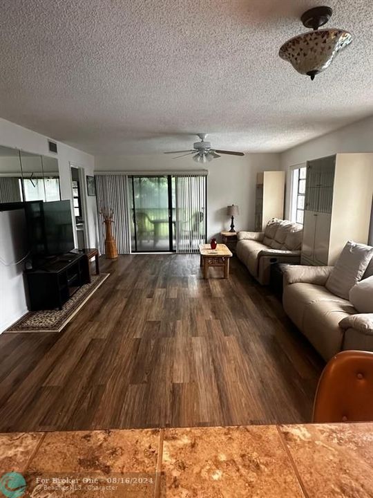 Recently Rented: $2,400 (2 beds, 2 baths, 1250 Square Feet)