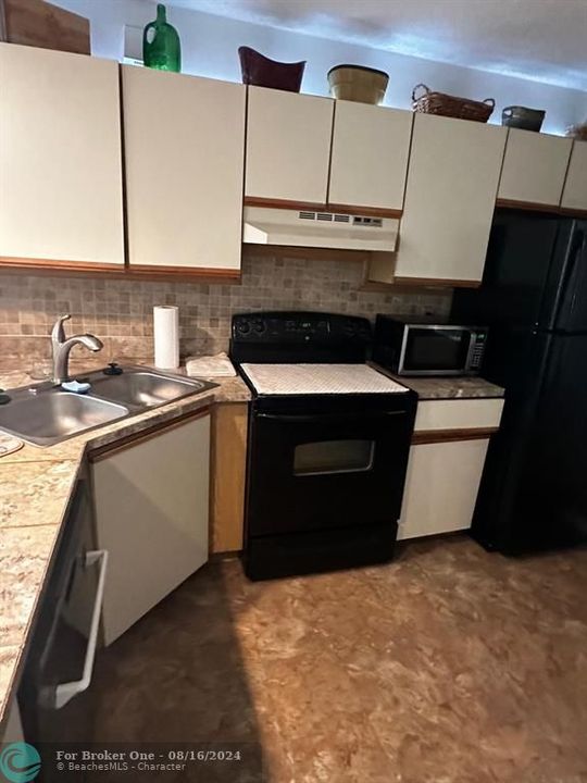 Recently Rented: $2,400 (2 beds, 2 baths, 1250 Square Feet)