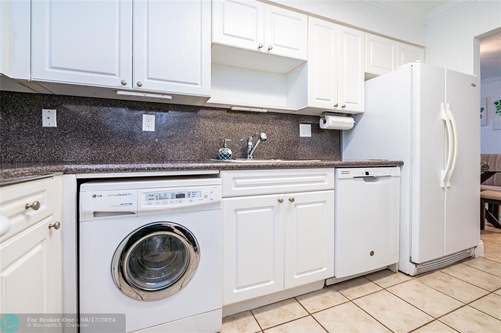 For Rent: $2,800 (1 beds, 1 baths, 835 Square Feet)