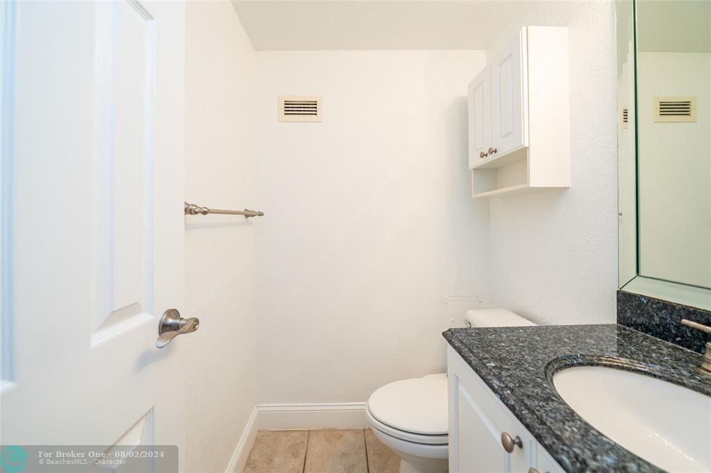 For Rent: $2,800 (1 beds, 1 baths, 835 Square Feet)