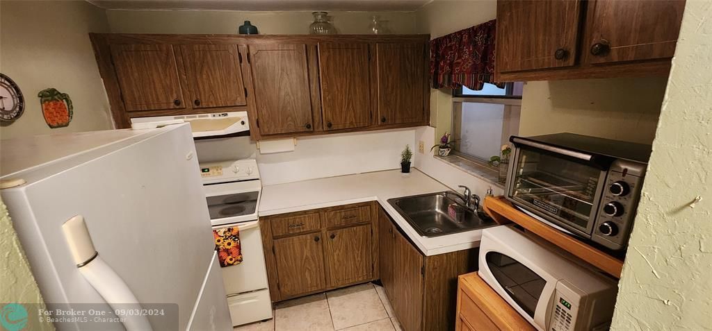 For Sale: $115,000 (1 beds, 1 baths, 640 Square Feet)