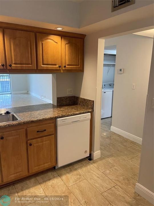 For Rent: $2,100 (2 beds, 2 baths, 1080 Square Feet)