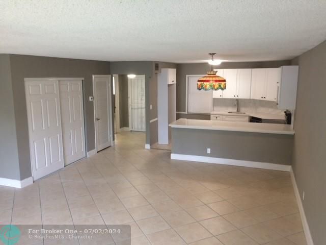 For Sale: $275,000 (2 beds, 2 baths, 1190 Square Feet)