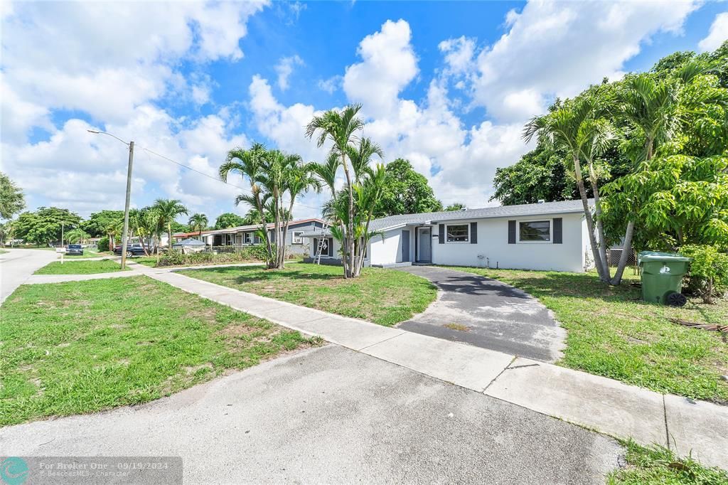 For Sale: $479,990 (4 beds, 2 baths, 1708 Square Feet)