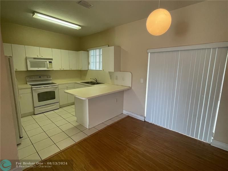 For Rent: $2,500 (2 beds, 2 baths, 1048 Square Feet)