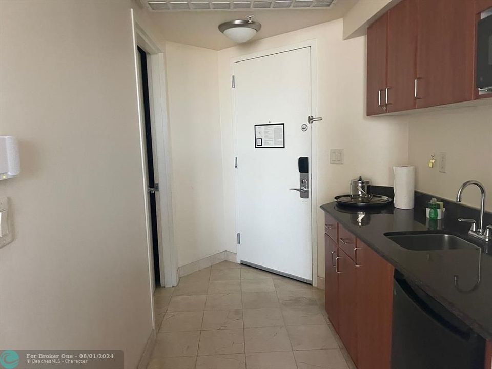 For Sale: $265,000 (0 beds, 1 baths, 457 Square Feet)