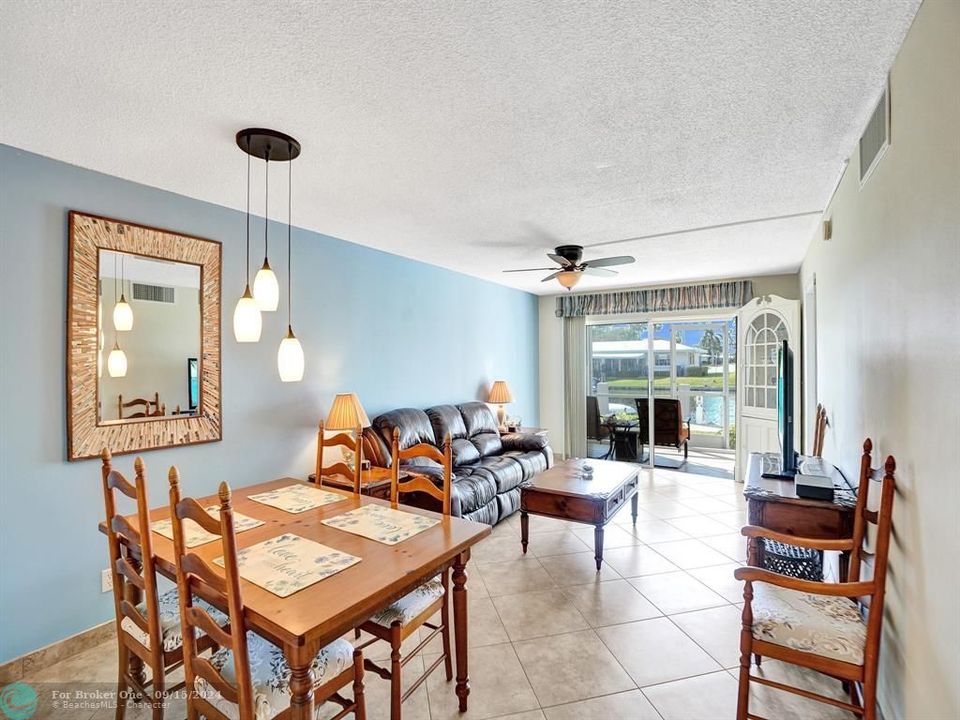 For Sale: $425,000 (2 beds, 2 baths, 920 Square Feet)