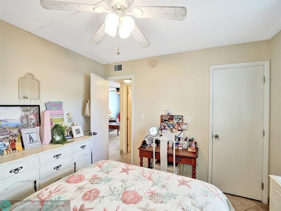 For Sale: $425,000 (2 beds, 2 baths, 920 Square Feet)