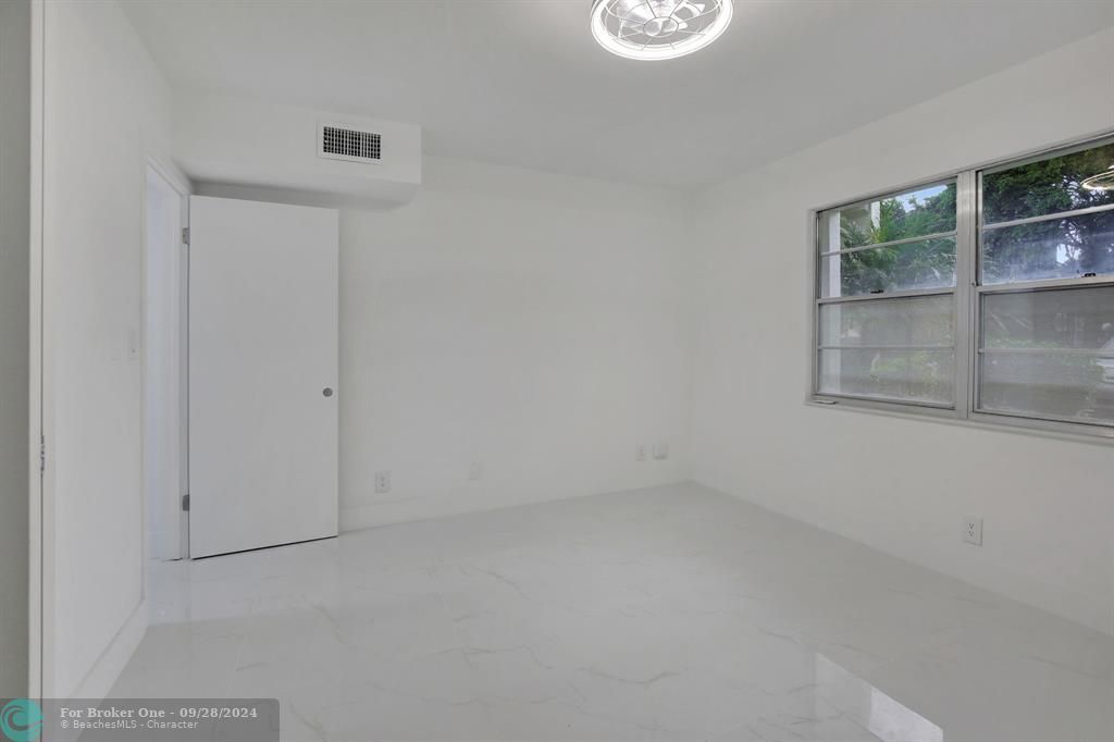 For Sale: $349,000 (2 beds, 2 baths, 1162 Square Feet)