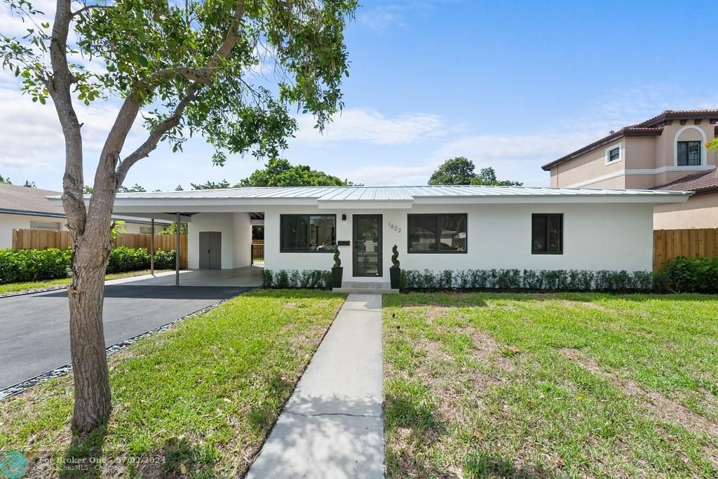 For Sale: $849,500 (3 beds, 1 baths, 975 Square Feet)