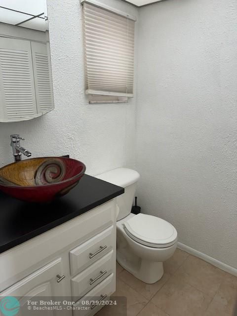 For Sale: $124,900 (1 beds, 1 baths, 860 Square Feet)