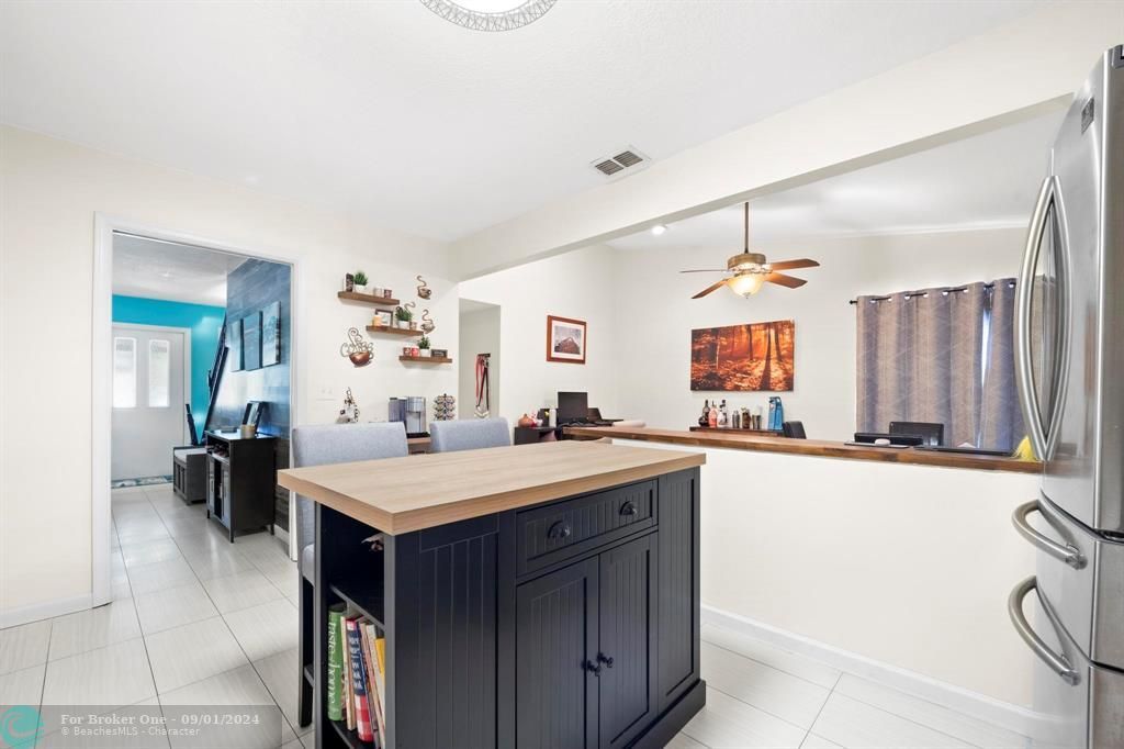 Active With Contract: $450,000 (3 beds, 2 baths, 1280 Square Feet)