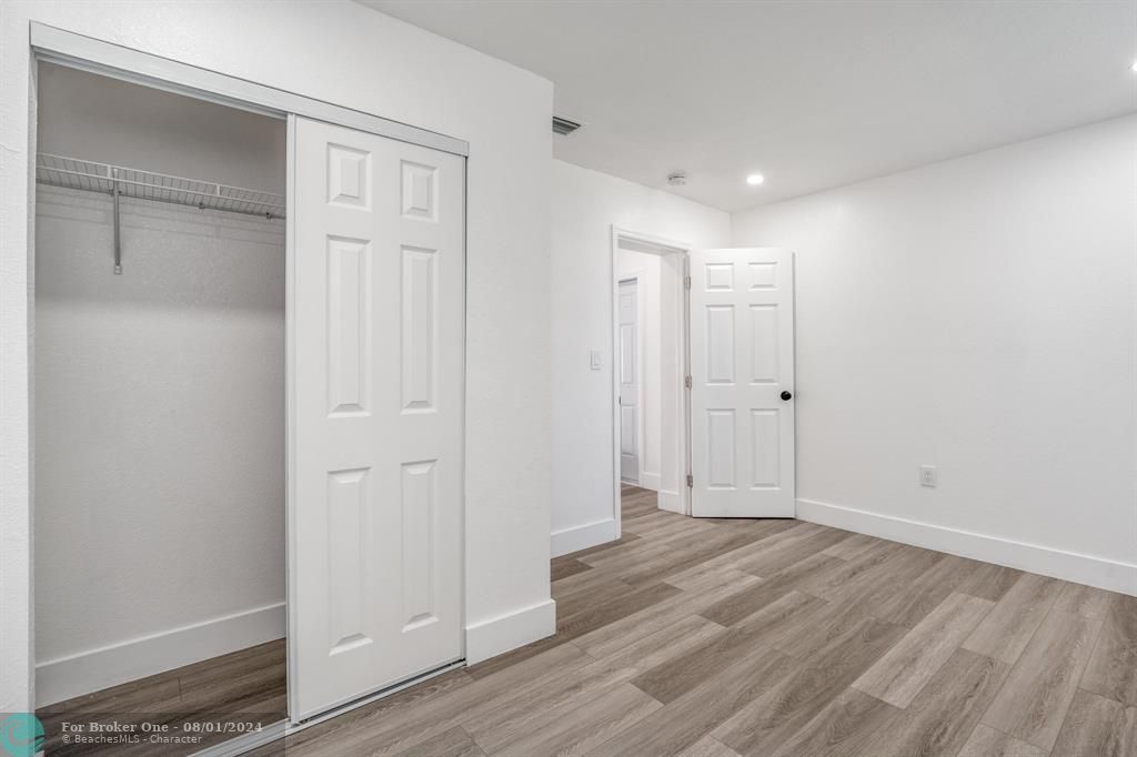 Active With Contract: $385,000 (3 beds, 2 baths, 1121 Square Feet)