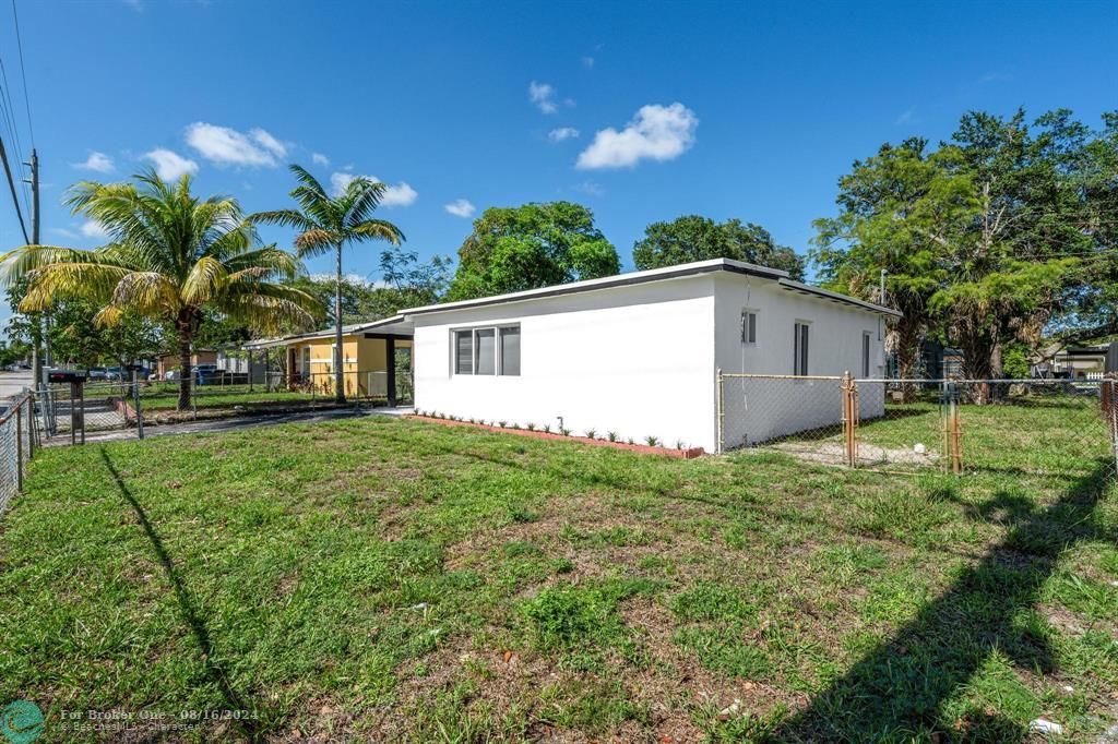 Active With Contract: $385,000 (3 beds, 2 baths, 1121 Square Feet)