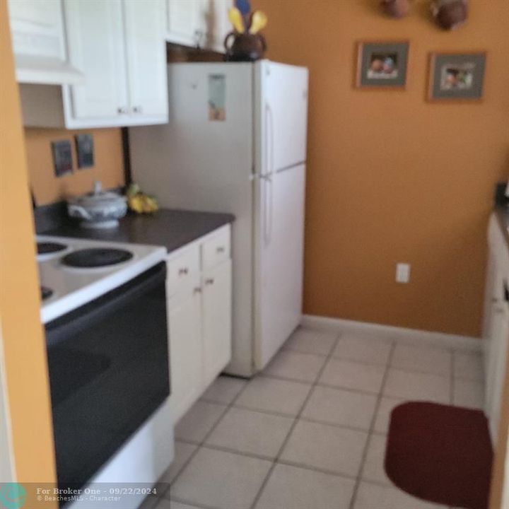 For Sale: $225,000 (1 beds, 1 baths, 715 Square Feet)