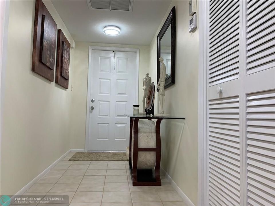 For Rent: $2,600 (2 beds, 2 baths, 1360 Square Feet)