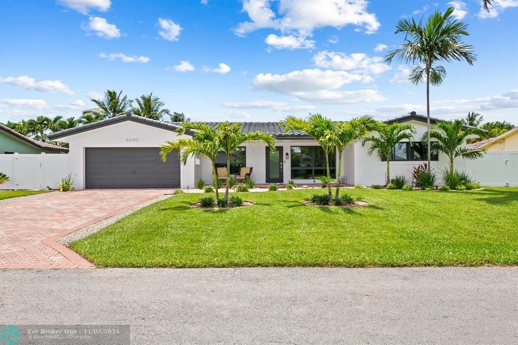 For Sale: $1,295,000 (3 beds, 2 baths, 2004 Square Feet)