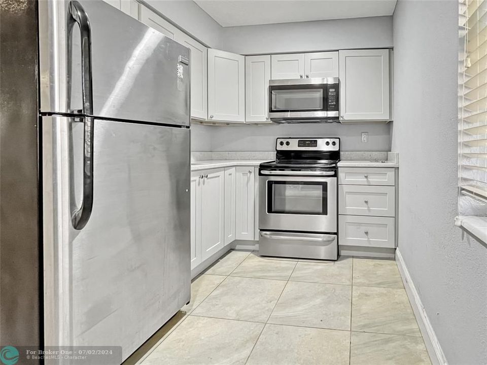 For Rent: $2,500 (2 beds, 2 baths, 1394 Square Feet)