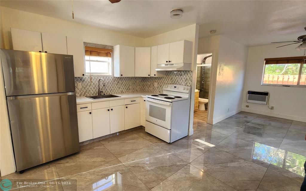 Active With Contract: $1,750 (1 beds, 1 baths, 500 Square Feet)