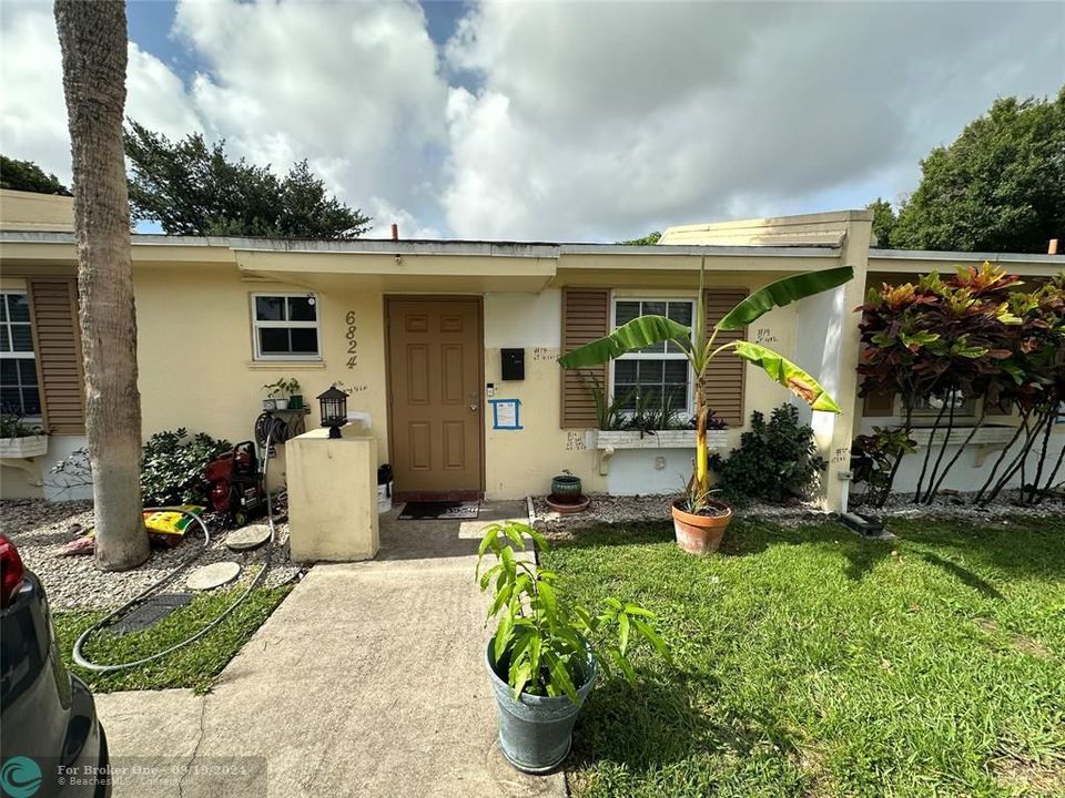 For Sale: $279,900 (2 beds, 1 baths, 1000 Square Feet)