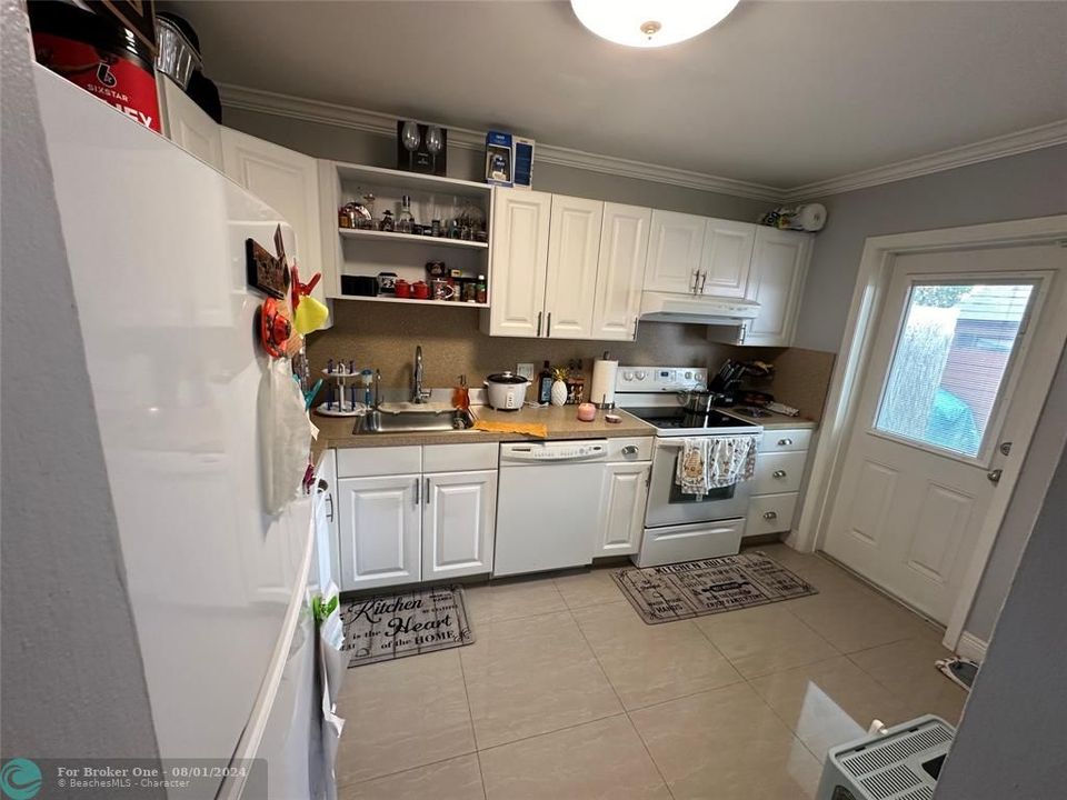 For Sale: $279,900 (2 beds, 1 baths, 1000 Square Feet)
