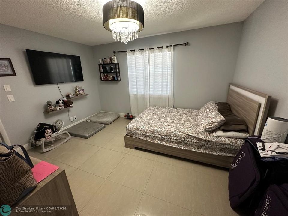 En Venta: $279,900 (2 camas, 1 baños, 1000 Pies cuadrados)