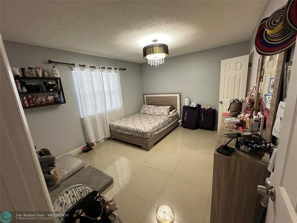 En Venta: $279,900 (2 camas, 1 baños, 1000 Pies cuadrados)