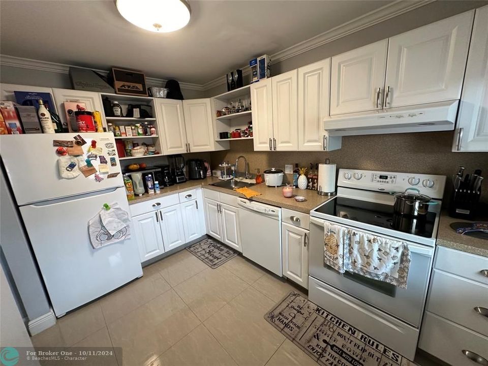 For Sale: $279,900 (2 beds, 1 baths, 1000 Square Feet)