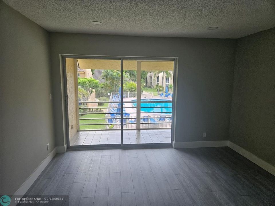 Recently Rented: $2,400 (2 beds, 2 baths, 1000 Square Feet)