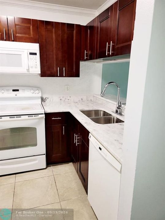 For Rent: $2,400 (3 beds, 2 baths, 1079 Square Feet)