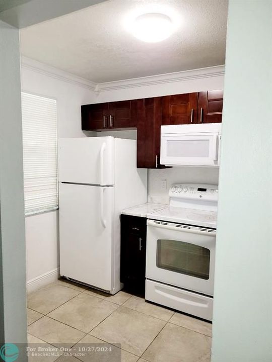 For Rent: $2,300 (3 beds, 2 baths, 1079 Square Feet)