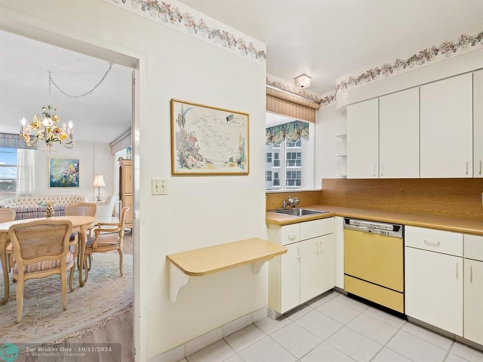 For Sale: $475,000 (2 beds, 2 baths, 1155 Square Feet)