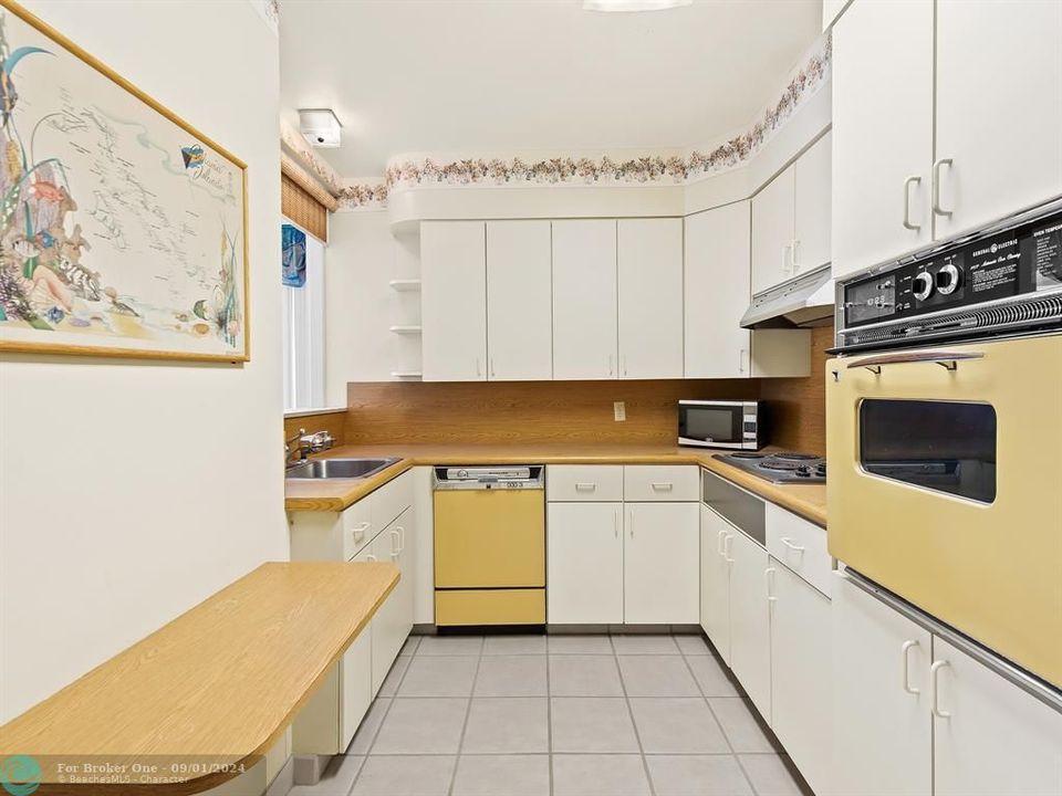 For Sale: $475,000 (2 beds, 2 baths, 1155 Square Feet)