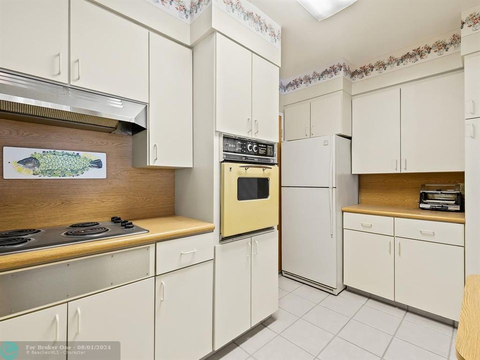 For Sale: $475,000 (2 beds, 2 baths, 1155 Square Feet)