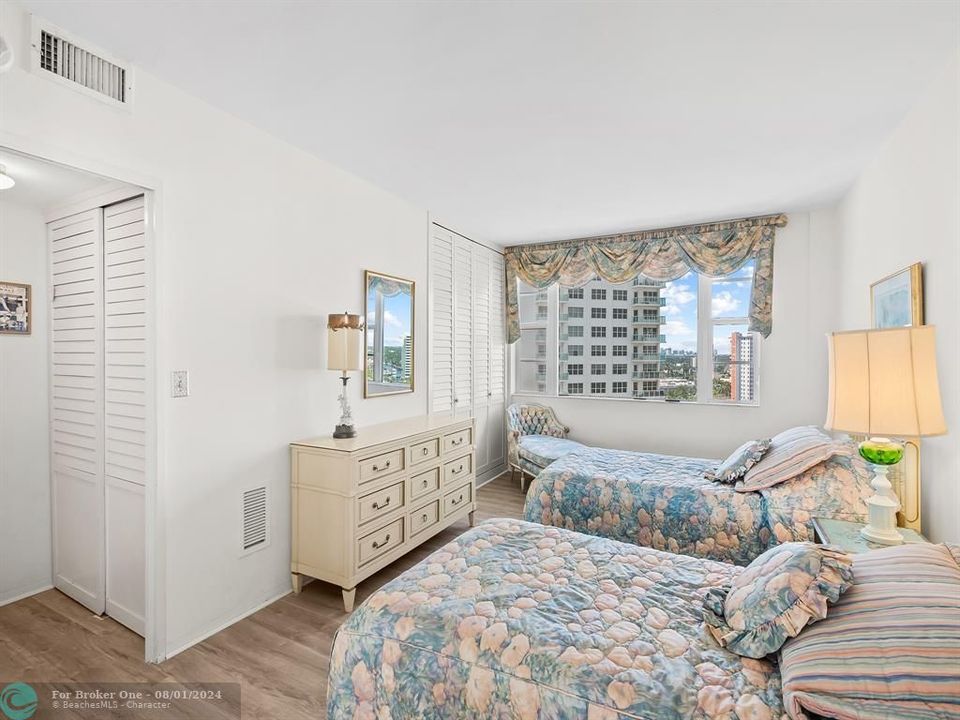 For Sale: $475,000 (2 beds, 2 baths, 1155 Square Feet)