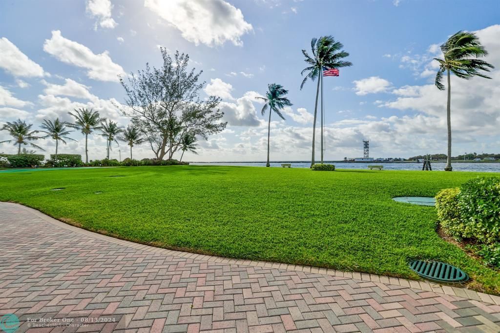 For Sale: $810,000 (3 beds, 2 baths, 1920 Square Feet)