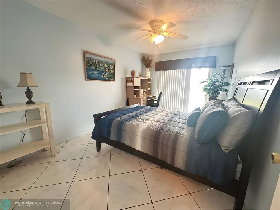 For Sale: $145,000 (2 beds, 1 baths, 881 Square Feet)