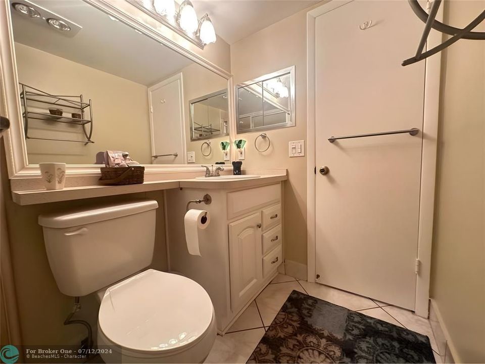 For Sale: $145,000 (2 beds, 1 baths, 881 Square Feet)
