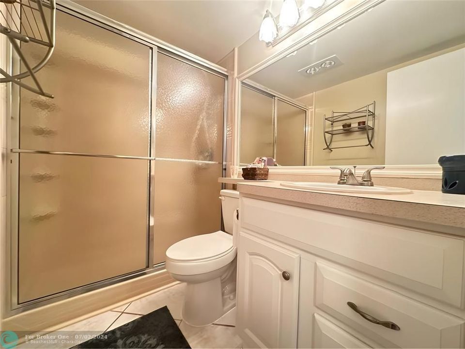 待售: $145,000 (2 贝兹, 1 浴室, 881 平方英尺)